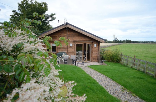 Chathill Cottage | Shepherds Lodge - sleeps 6 guests in 3 bedrooms