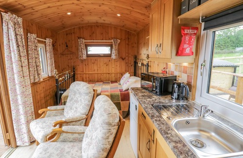 Farlow Cottage | SHEPHERDS RETREAT, pet friendly, with a garden in Cleobury Mortimer