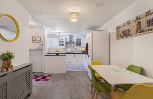 Laindon House | Shortlet Express, Beautiful 3 bedroom Basildon