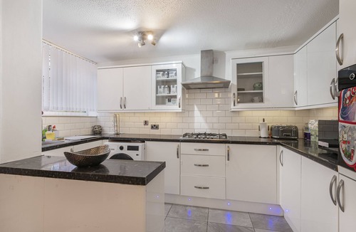 Laindon House | Shortlet Express, Beautiful 3 bedroom Basildon