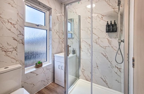 Derby Apartment | Shrubberies Suite
