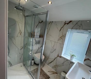 Kidlington Apartment | Siennas Modern 1 bedroom with ensuite Kidlington