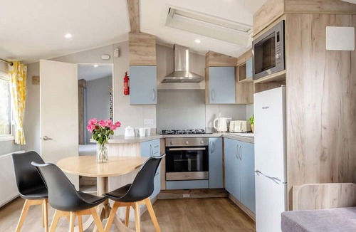 Cowes House | Silver Caravan with parking & ensuite