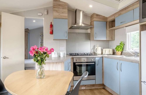Cowes House | Silver Caravan with parking & ensuite