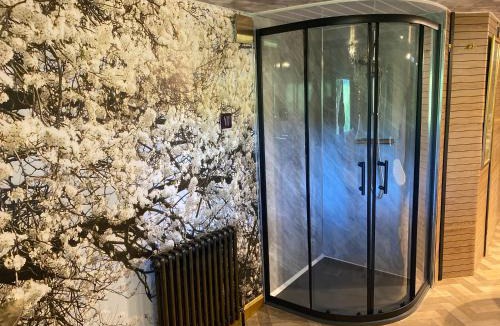Grafty Green House | Simons Whody Hideaway