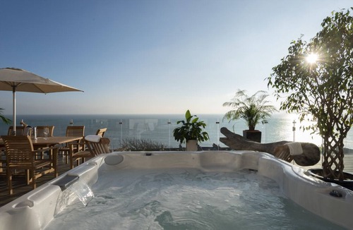 St Leonards-On-Sea Villa | Skyfall - Six Bedroom Villa, Sleeps 14