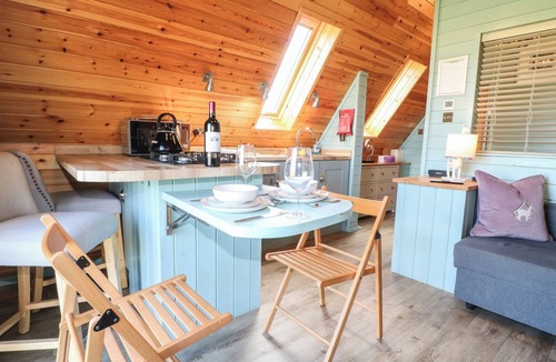 Loughborough Cottage | SKYLARK, romantic, with a garden in East Leake