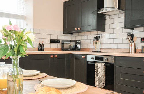 Looe House | SKYLARKS, pet friendly, character holiday cottage in Looe