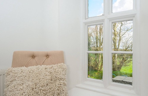 Looe House | SKYLARKS, pet friendly, character holiday cottage in Looe