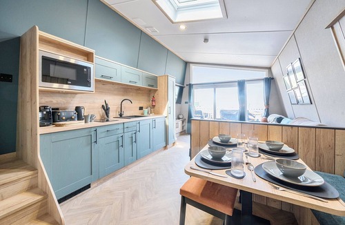 Great Billing Cottage | SKYLIGHT STARGAZER - BILLING AQUADROME in Billing Aquadrome Holiday Park