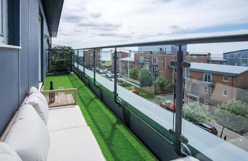 Llanelli Apartment | Skyline Duplex Penthouse - 3 Bedroom - Llanelli