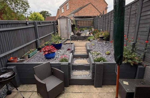 Hereford House | Sleeps 5 pet Friendly, Enclosed Garden, Parking