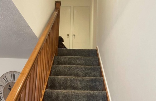Hereford House | Sleeps 5 pet Friendly, Enclosed Garden, Parking