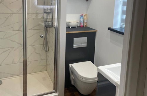 Hereford House | Sleeps 5 pet Friendly, Enclosed Garden, Parking
