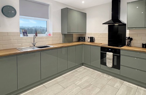 Grantham Apartment | Sleeps 6 2 Bed Flat Central Grantham with Free Parking & Free Gym Access