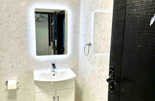 Wraysbury House | Sleeps 8 Thamefront Gem w PetsOK Free Parking
