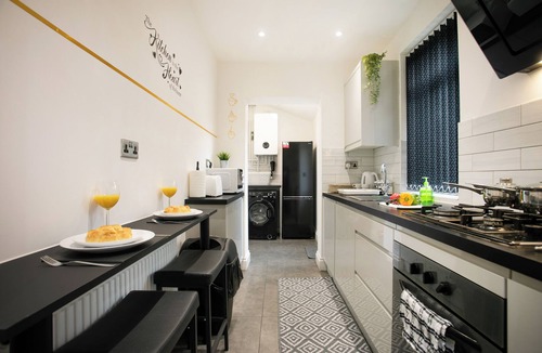 Leicester House | Sleeps6/Contractor discount/FreeParking/Business/Leisure