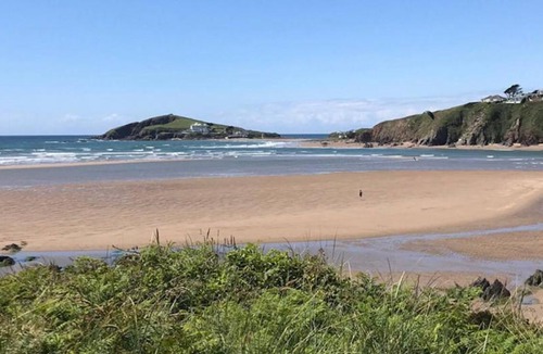 Bantham Apartment | Sloopside Apartment in the centre of Bantham with sea views