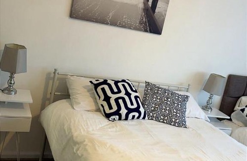 Newbury Park Apartment | Smart Stay