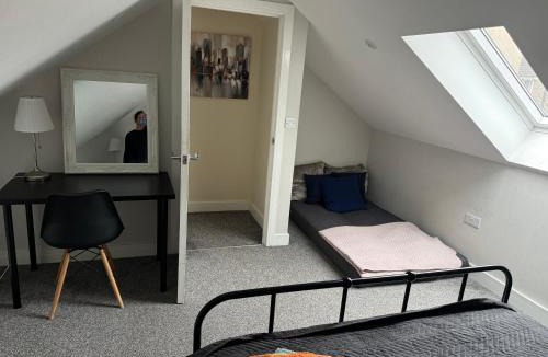 Hanham Apartment | Snowdrop villa