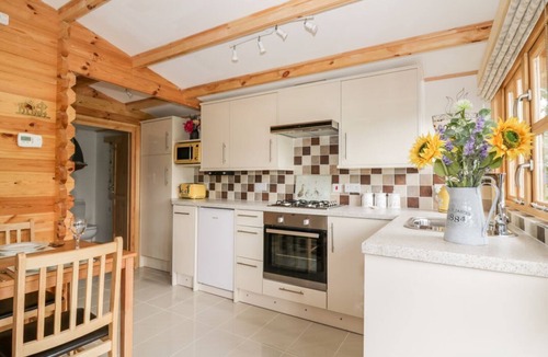 Diss Cabin | Someplace Else, Diss