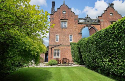 Macclesfield House | South Tower Cottage