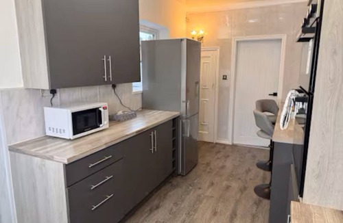 Middlesbrough House | Spacious 10-guest home, parking, family-ready