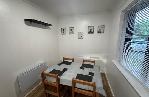 Crawley Apartment | Spacious 1bed Apartment Close To Town