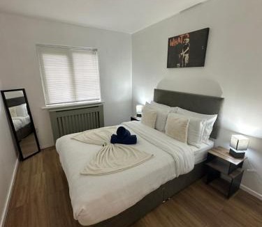 Crawley Apartment | Spacious 1bed Apartment Close To Town