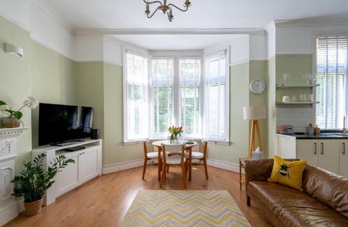 Pontcanna Apartment | Spacious 2 Bed Apt with Privat Parking in Centre Location