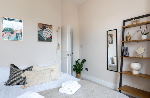 Pontcanna Apartment | Spacious 2 Bed Apt with Privat Parking in Centre Location
