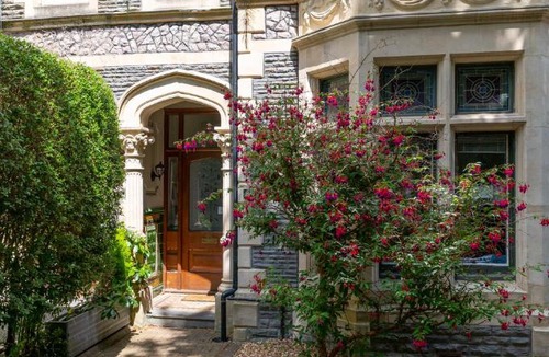 Pontcanna Apartment | Spacious 2 Bed Apt with Privat Parking in Centre Location