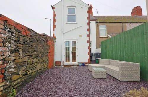 Cathays House | Spacious 2-Bed Cardiff Haven with Luxe Touches