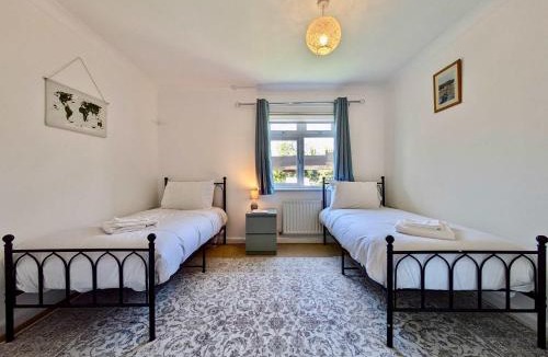 Bromley Common and Keston Apartment | Spacious 2-Bed Flat with Free Parking, Bromley