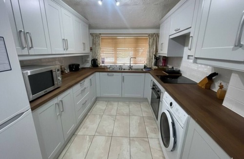Cambridge House | Spacious 2 Bed nr Cambridge with Parking & Garden