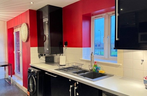 Doncaster Apartment | Spacious 2-Bedroom Duplex with Jacuzzi Bath Tub