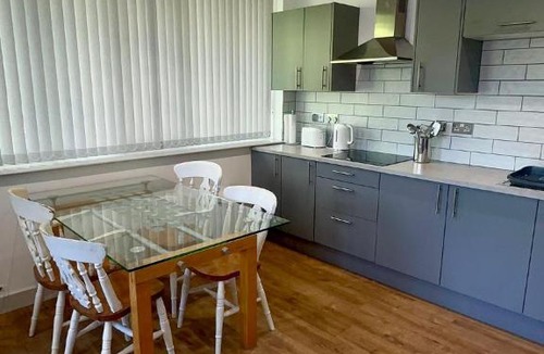 Cannock Apartment | Spacious 2 Bedroom Flat City Centre