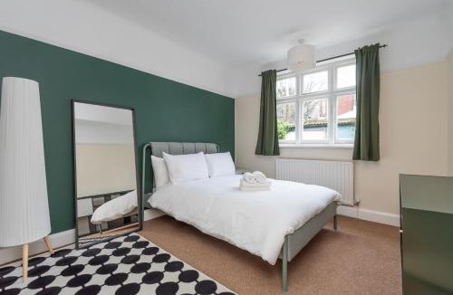 Abbey Apartment | Spacious 2BDR with Dedicated Work Area
