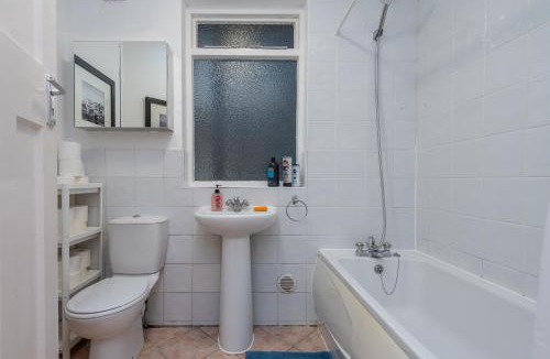 Abbey Apartment | Spacious 2BDR with Dedicated Work Area