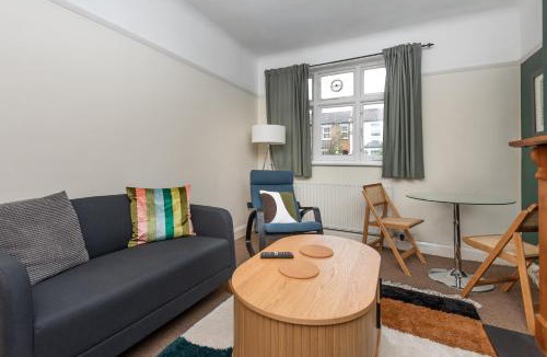 Abbey Apartment | Spacious 2BDR with Dedicated Work Area