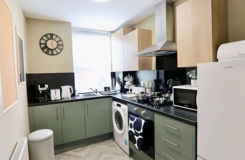 Sheffield Apartment | Spacious 2BR Haven Near Sheffield Centre
