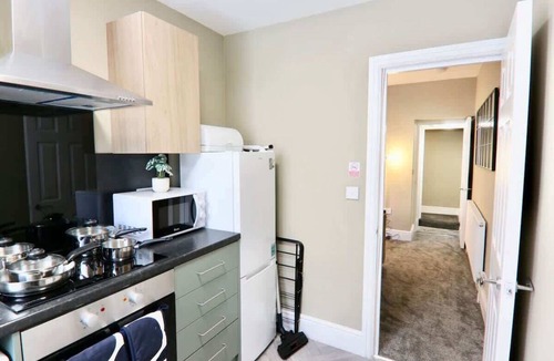 Sheffield Apartment | Spacious 2BR Haven Near Sheffield Centre