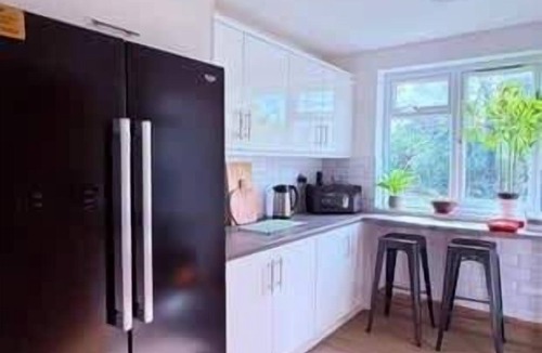Liverpool House | Spacious 2BR Home | Sleeps 5 | Parking | Liverpool