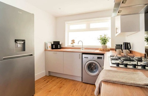 Doncaster House | Spacious 3 BED Doncaster Home w Garden & Parking