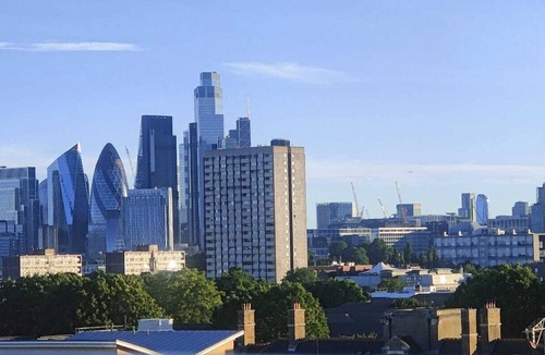 Bethnal Green Apartment | Spacious 3 Bed Duplex . Private Rooftop 3min Victoria Park & Canal 2 Playgrounds
