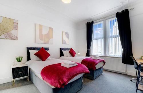 South Shields House | Spacious 3-Bed Home in South Shields, Sleeps 8