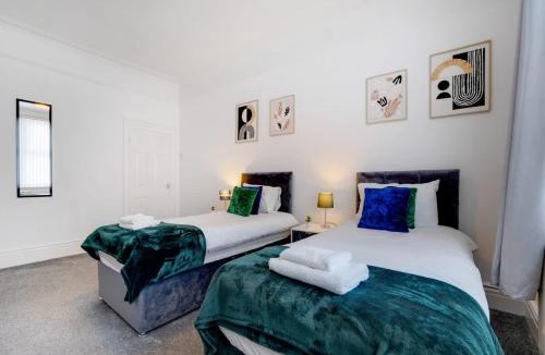 South Shields House | Spacious 3-Bed Home in South Shields, Sleeps 8