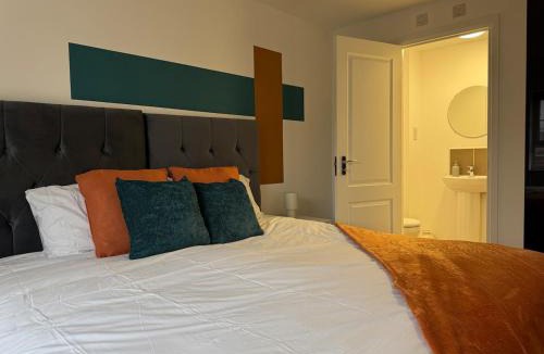 Smethwick House | Spacious 3 Bed Home Near Hospital Free Parking