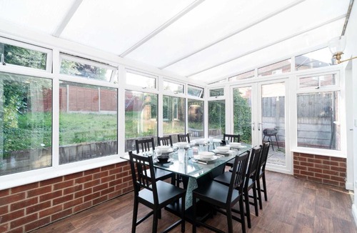 Ault Hucknall House | Spacious 3 Bed House nr Chesterfield & Mansfield