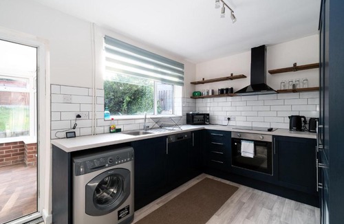 Ault Hucknall House | Spacious 3 Bed House nr Chesterfield & Mansfield